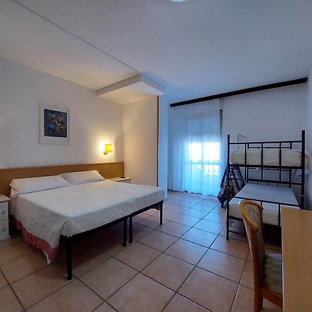 Hotel Nettuno Roseto Degli Abruzzi Exterior foto